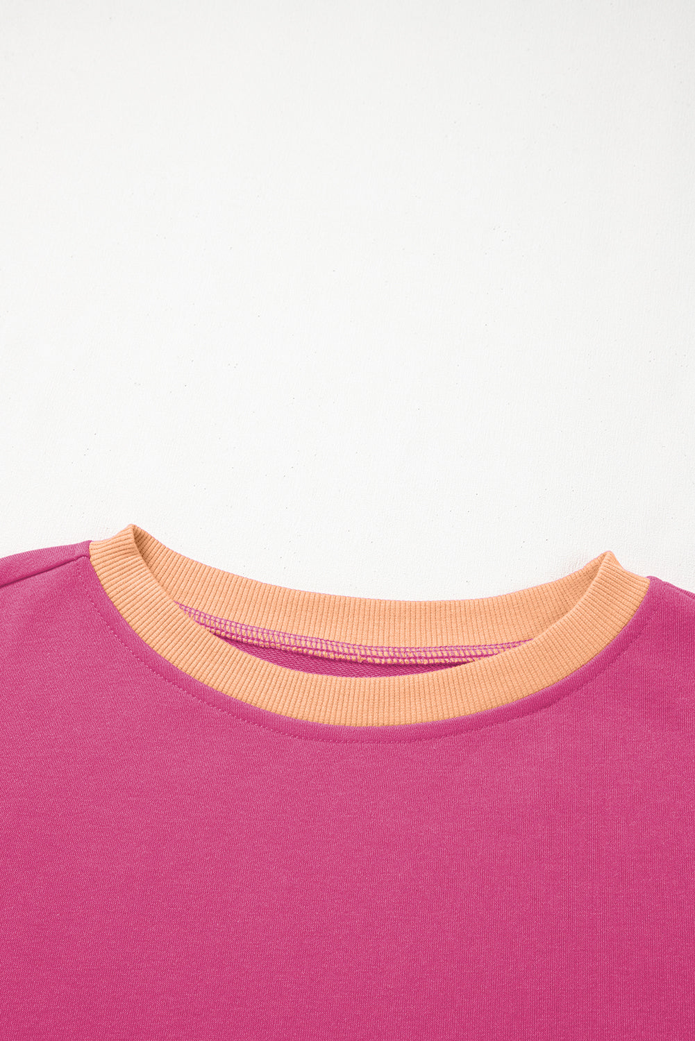 Ensemble pull ample à bordure contrastante noire et jupe-short à lacets à la taille