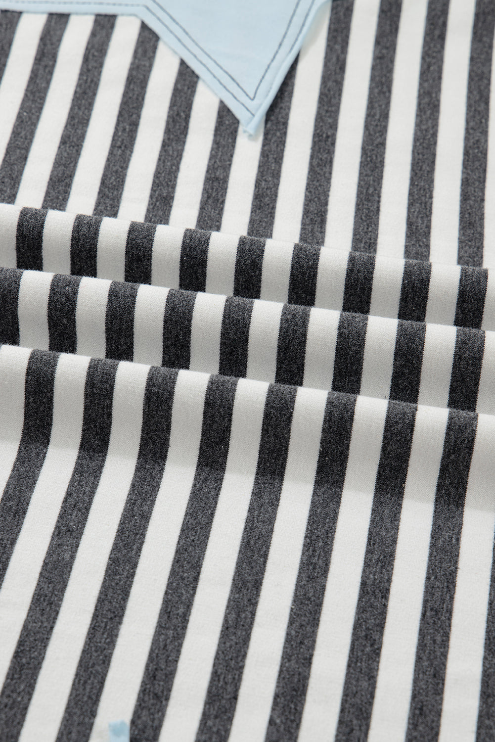 Haut à manches longues grande taille à rayures grises contrastées et étoiles cousues