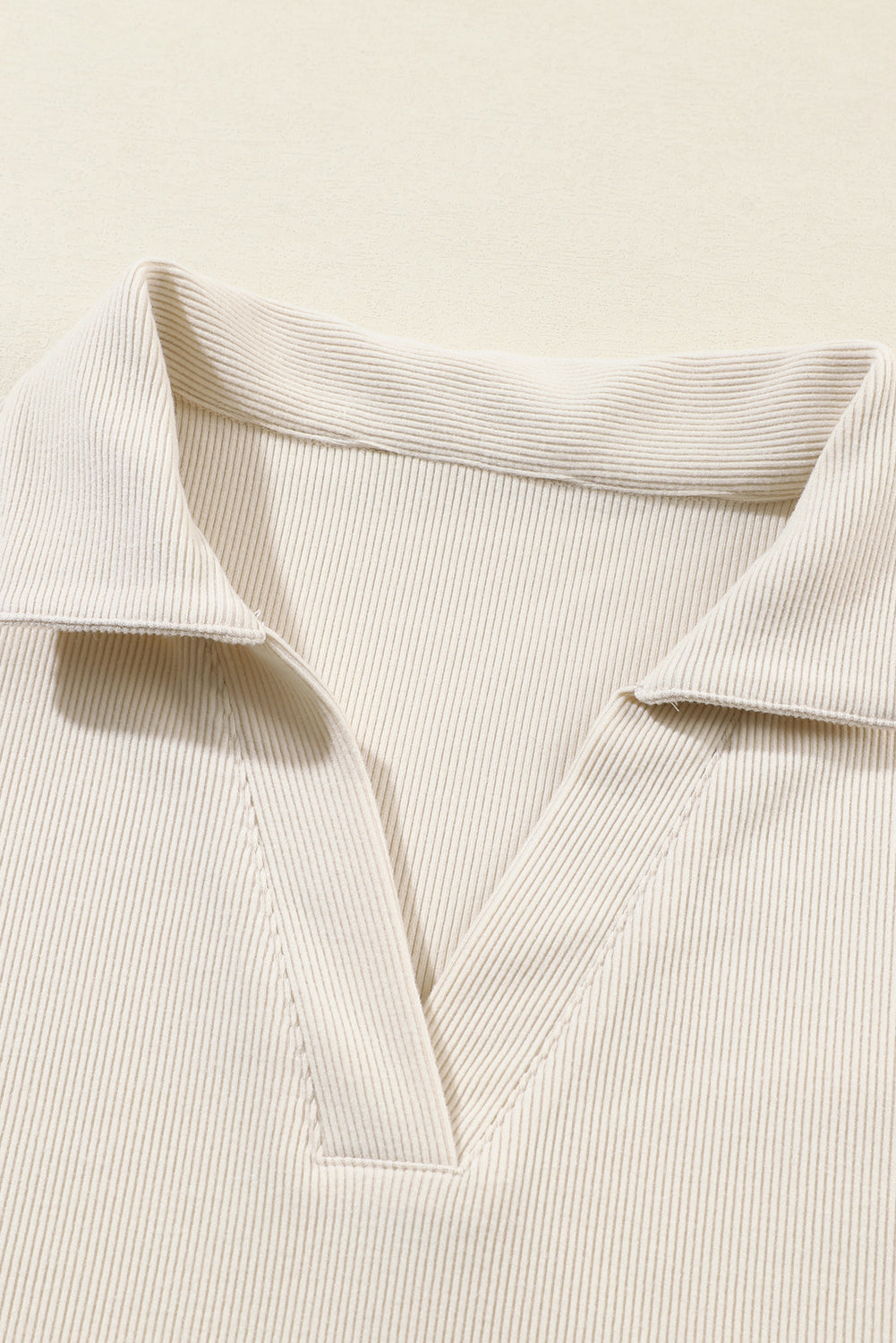 Ensemble athleisure 2 pièces beige à col fendu côtelé