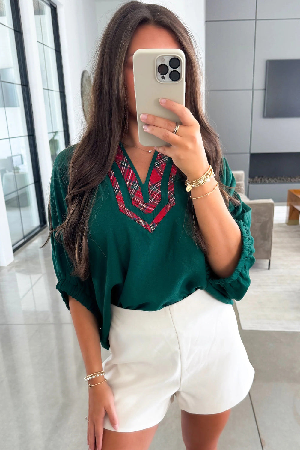 Blusa de media manga con cuello en V y patchwork a cuadros en contraste de Evergreen