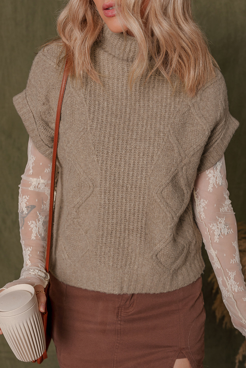 Pull à manches courtes et col montant en tricot texturé gris fumé