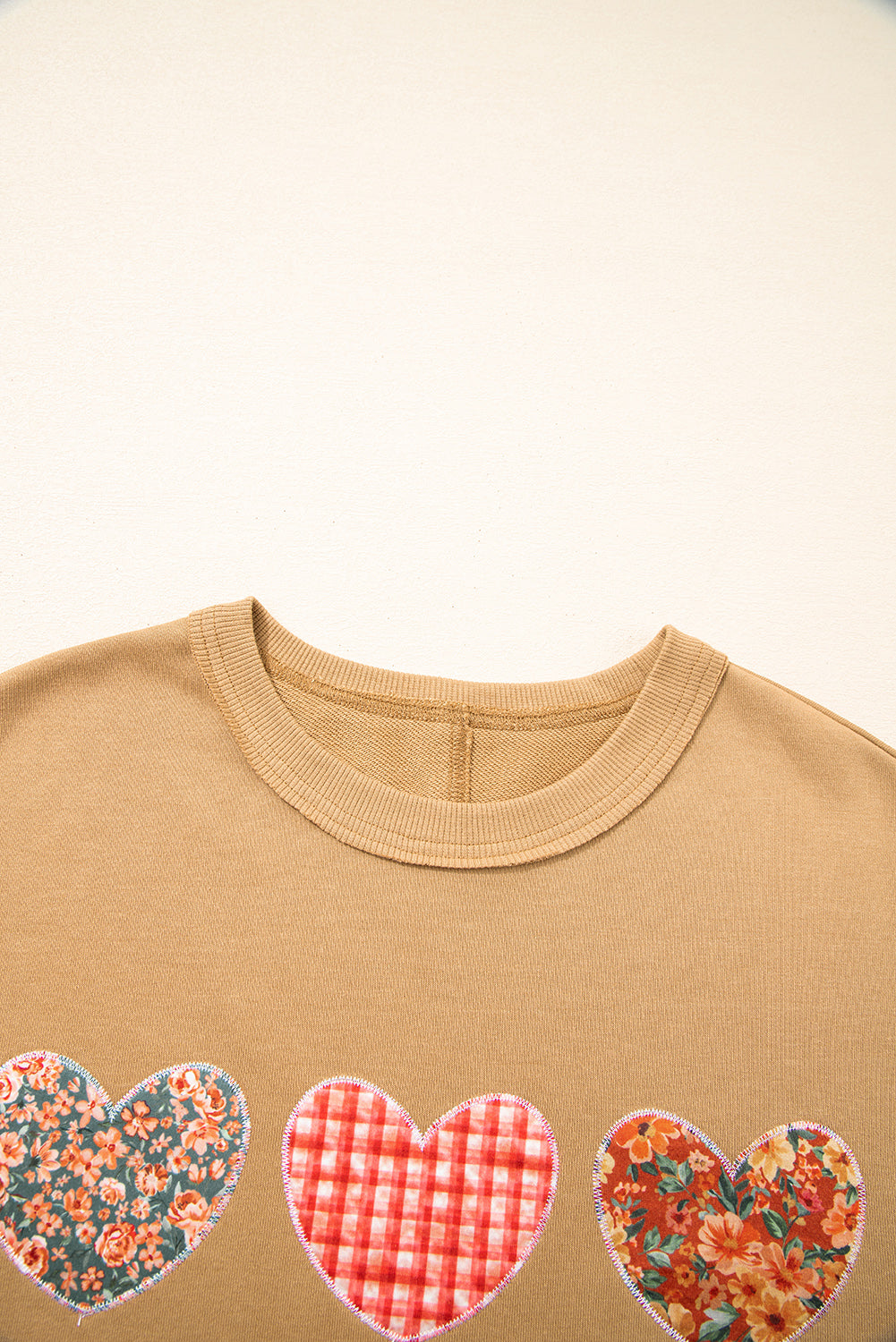 Sudadera con lavado mineral, costuras expuestas y estampado floral en forma de corazón, color amarillo paja