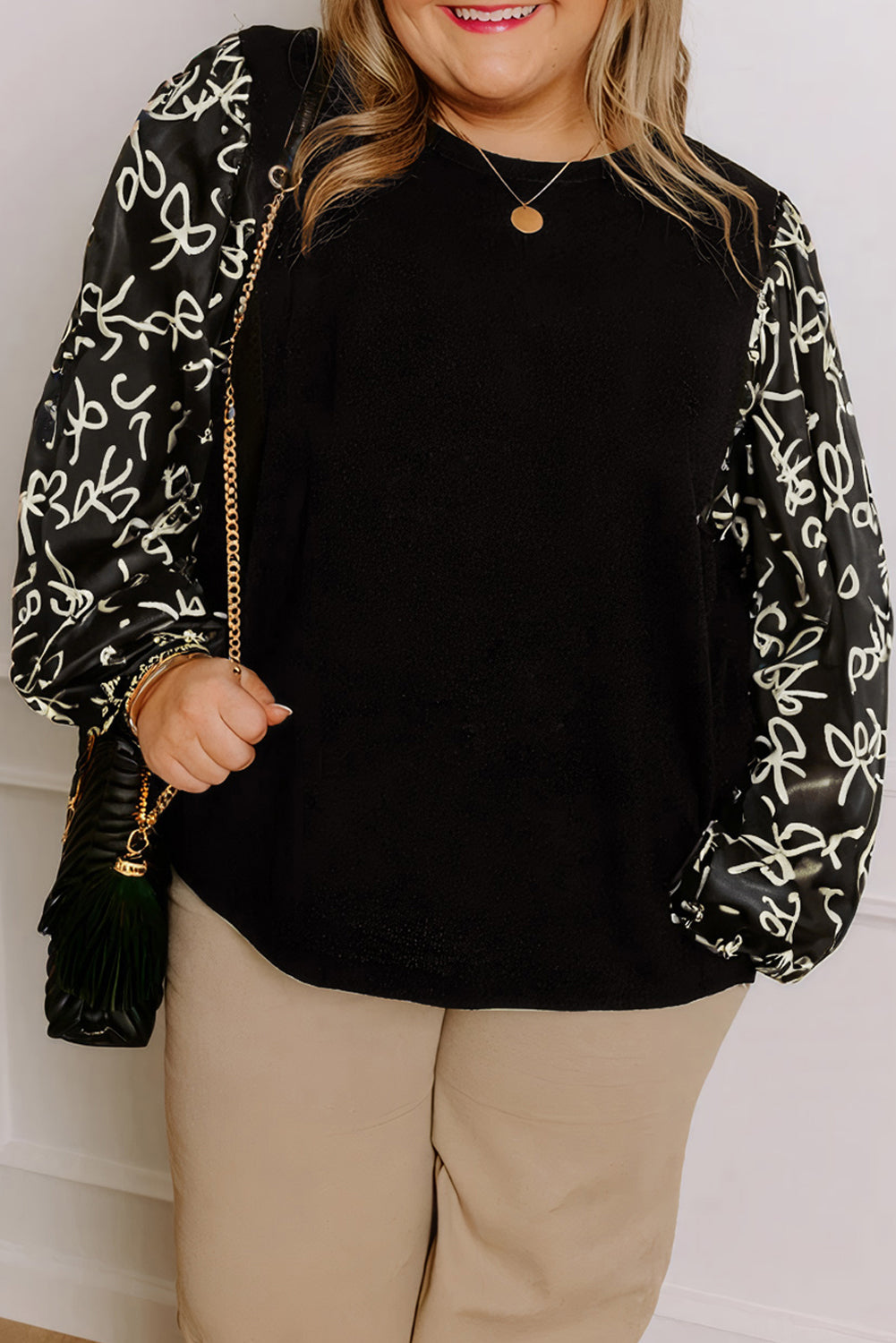Blusa de talla grande con patchwork y mangas con estampado de lazo negro