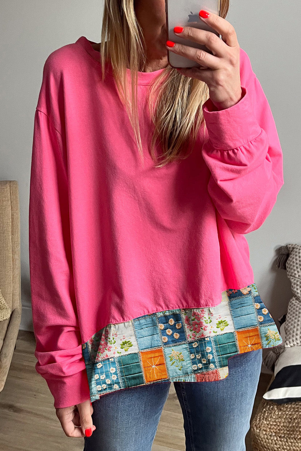 Haut décontracté à ourlet fleuri rose fraise et col rond, patchwork