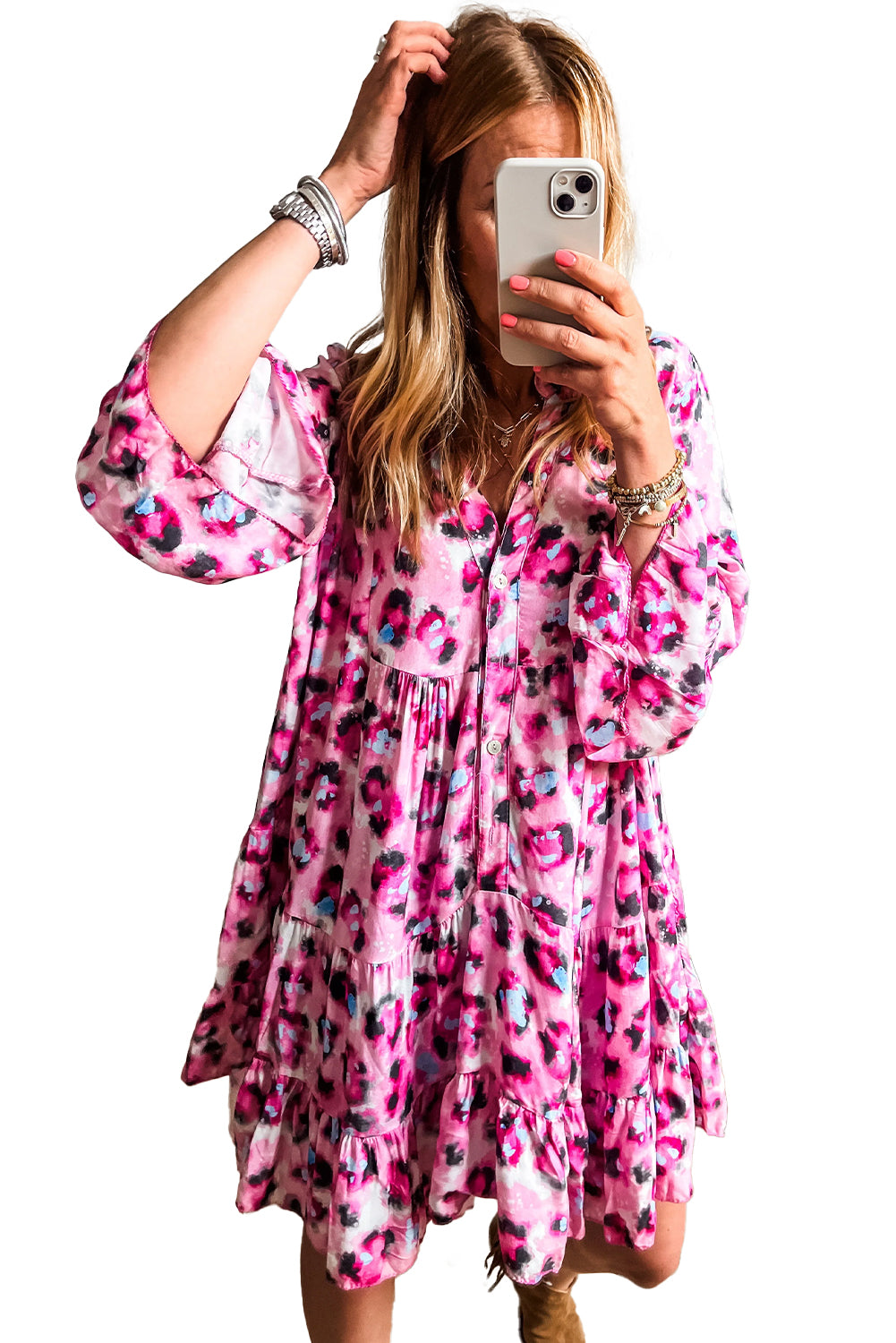 Vestido mini fluido con cuello en V, bolsillos y botones de leopardo en color caqui