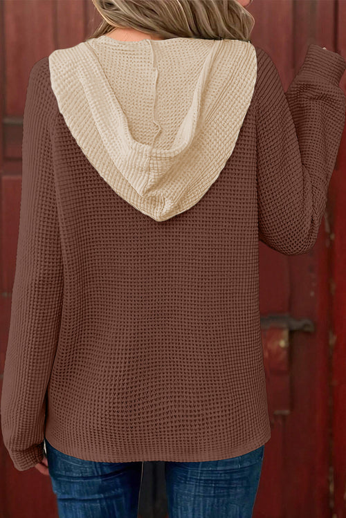 Pull à capuche demi-boutonné contrasté couleur gaufre café