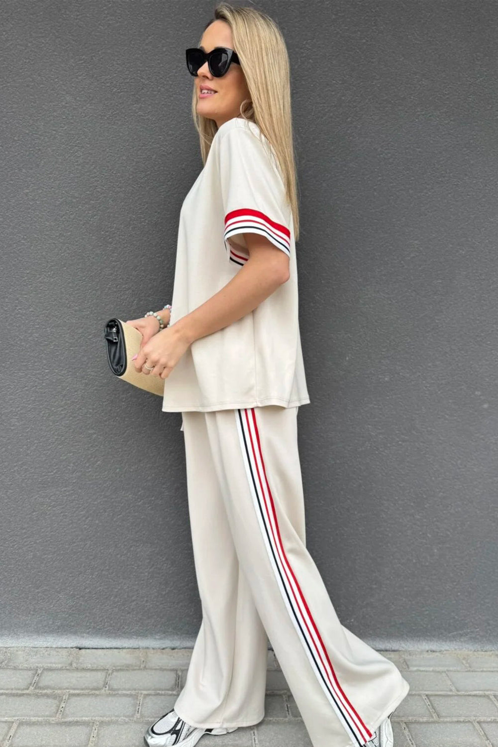 Ensemble t-shirt à col rond à rayures contrastées Jet Stream et pantalon droit ample