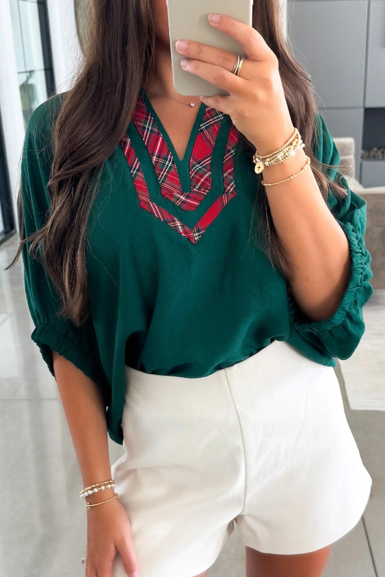 Blusa de media manga con cuello en V y patchwork a cuadros en contraste de Evergreen