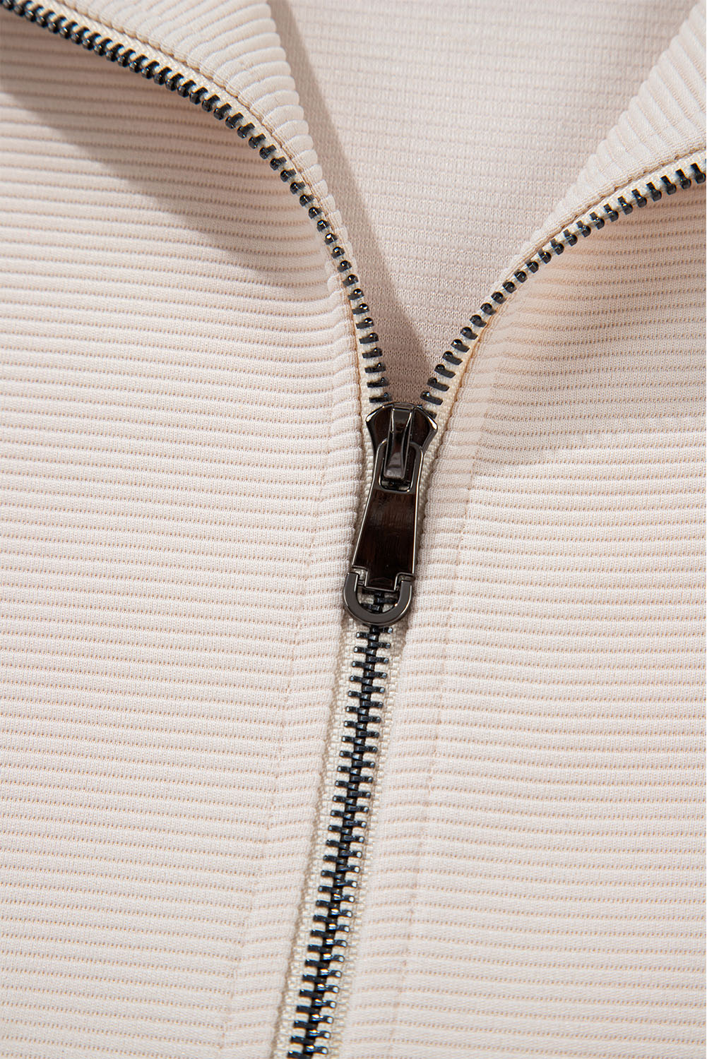 Ensemble haut zippé à manches volantées texturées noires et pantalon à jambe large