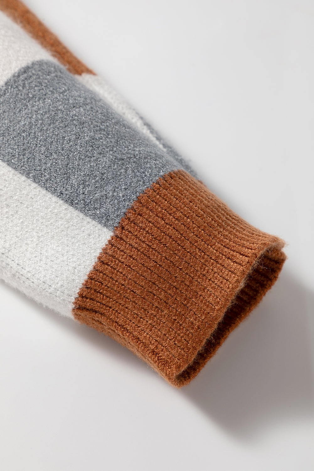 Pull grande taille à manches tombantes et à carreaux marron colorblock