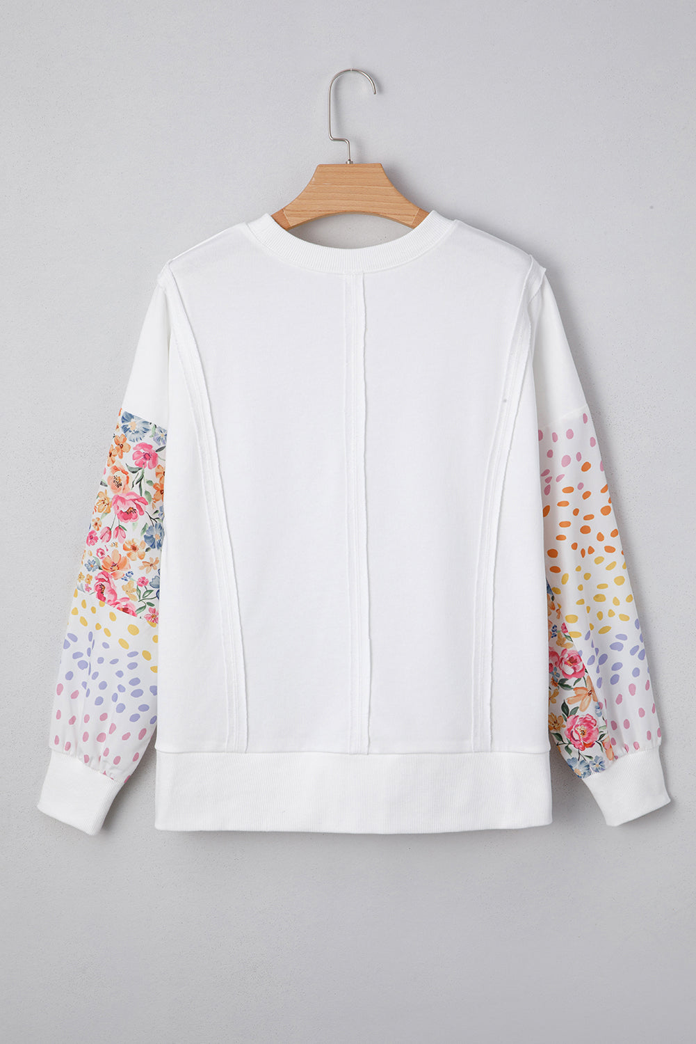 Sweat-shirt blanc à imprimé floral et pois, manches patchwork, coupe haute et basse