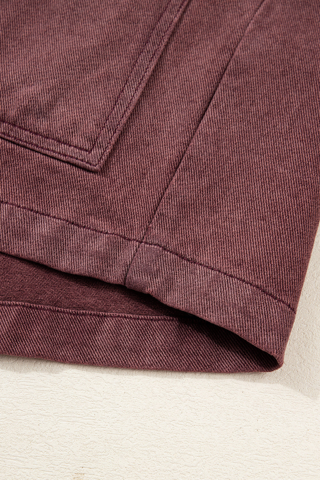 Veste en jean à col en velours côtelé couleur café et fermeture éclair sur le devant