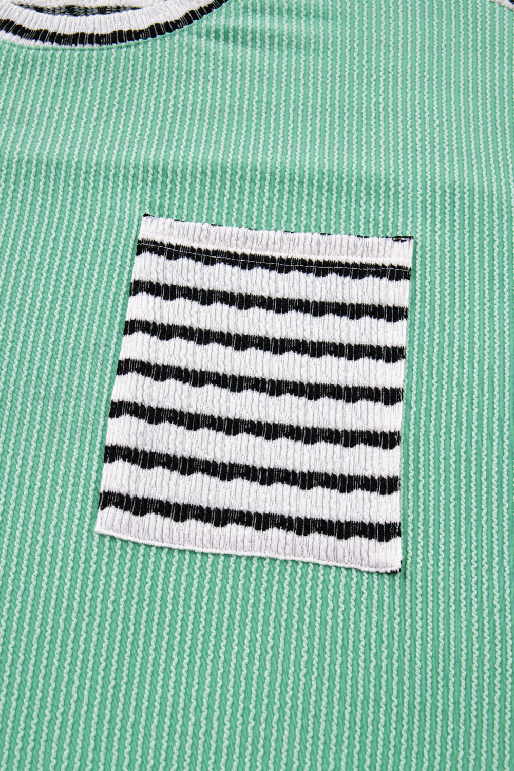 Haut à manches longues rayé patchwork à col rond et côtes torsadées vert d'eau contrastées