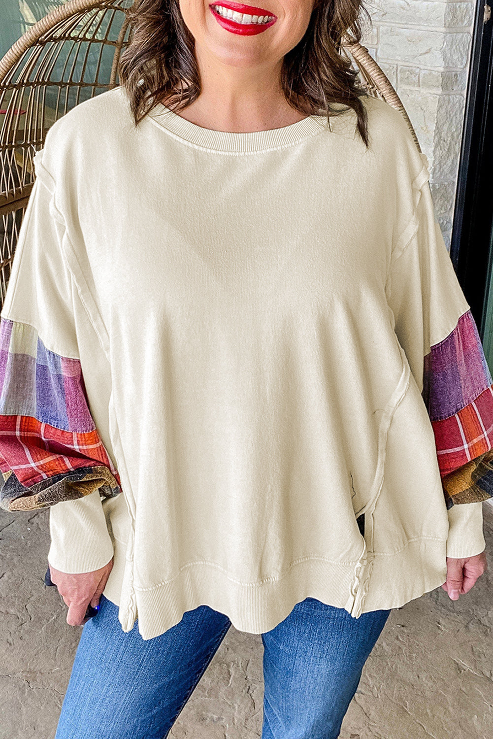 Top tipo jersey con mangas patchwork a cuadros en color beige de talla grande