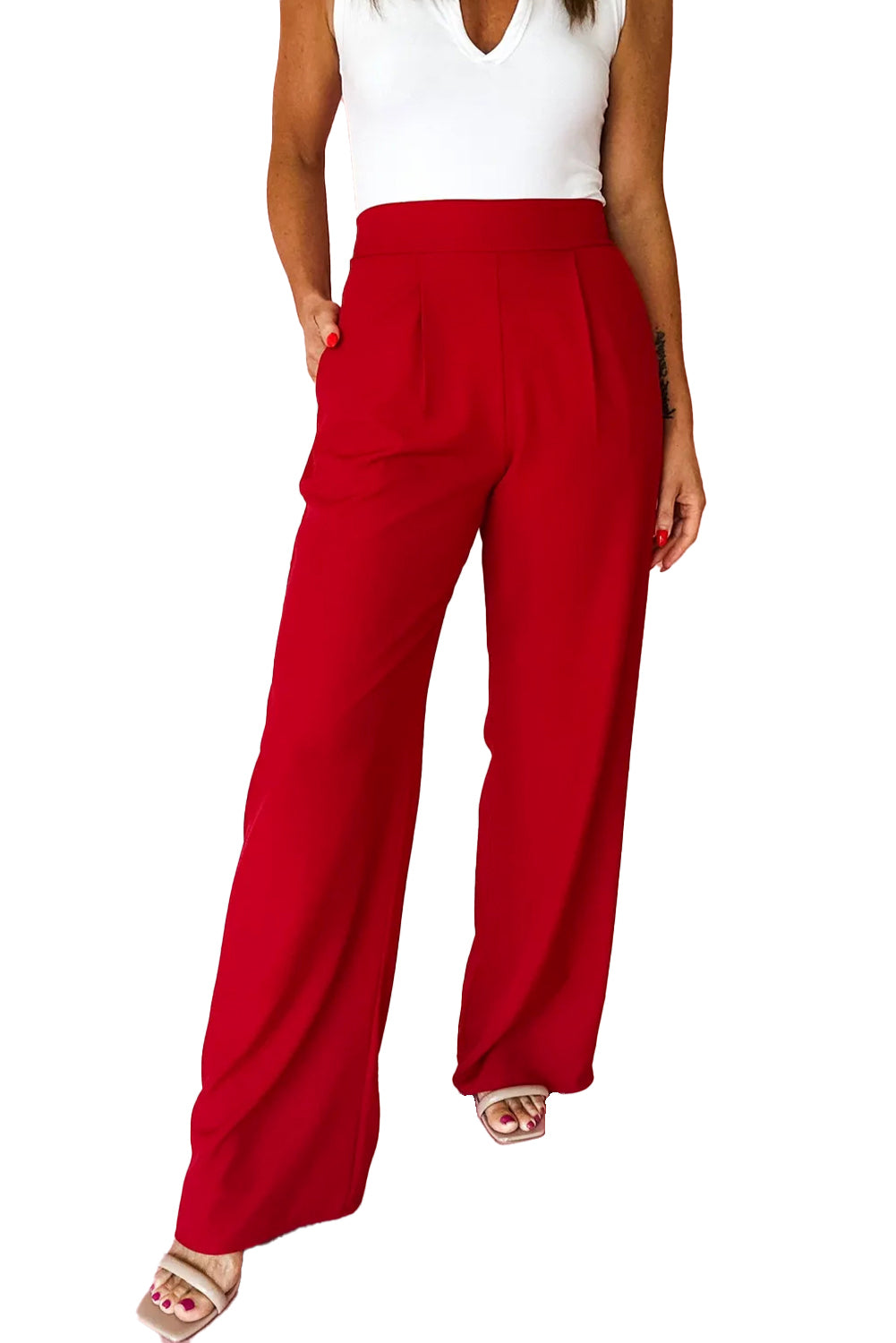 Pantalones rojos intensos con detalle plisado y cintura elástica