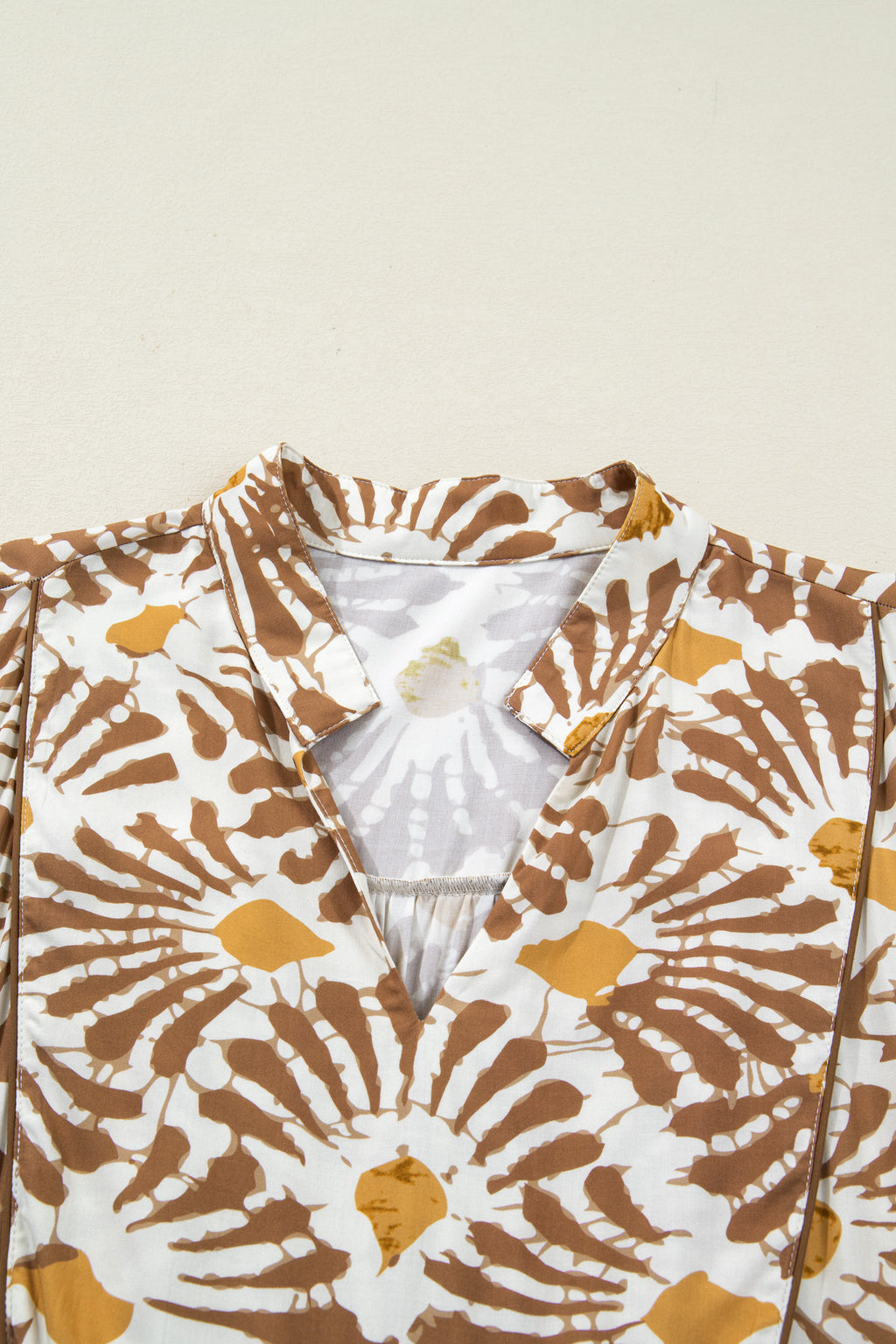 Vestido largo holgado con estampado abstracto de plantas en color caqui, talla grande