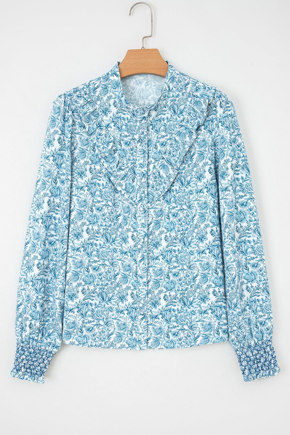 Camisa azul cielo con estampado floral y mangas abullonadas