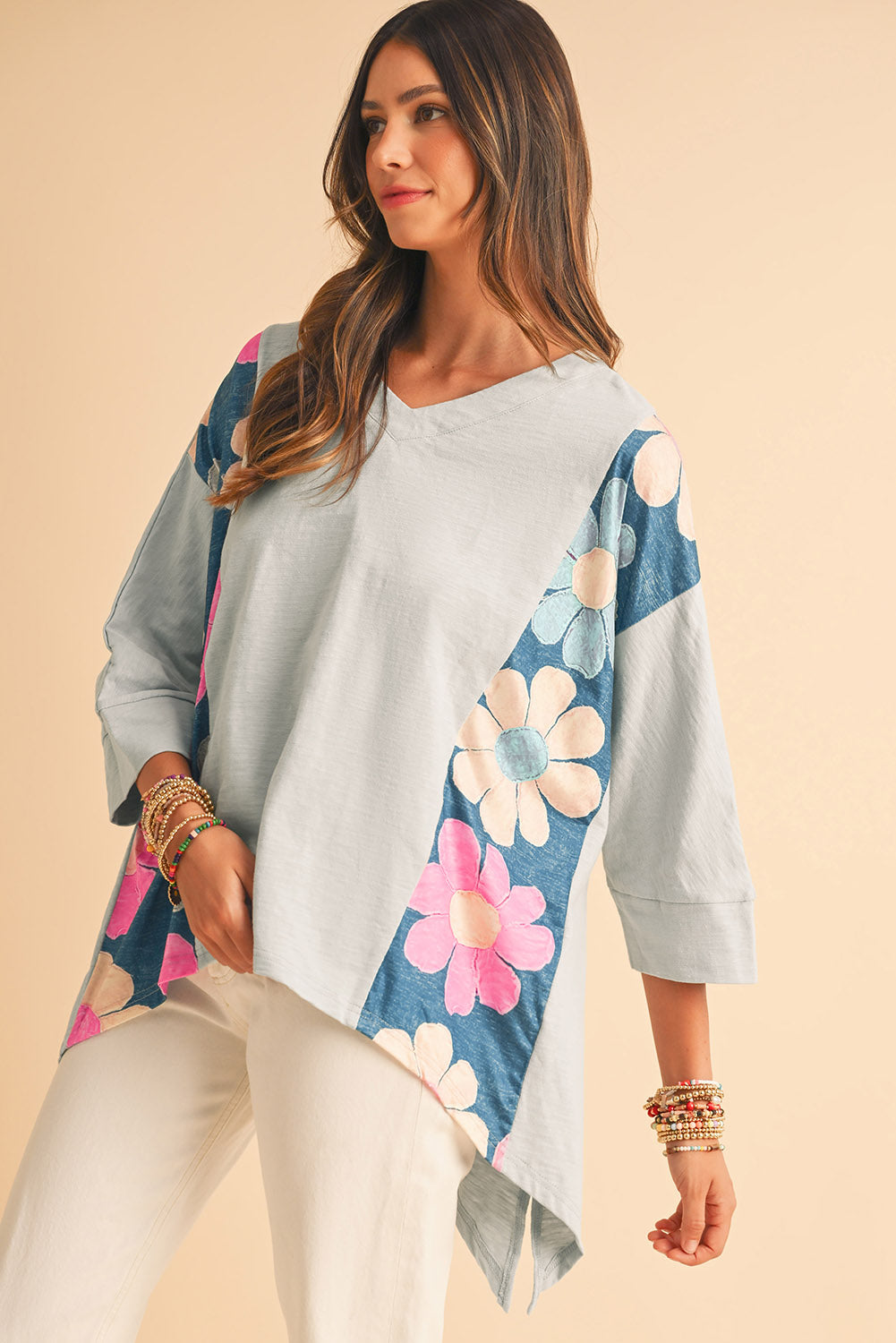Top oversize con escote en V, mangas con brazalete y flores de patchwork rosa de los años 60