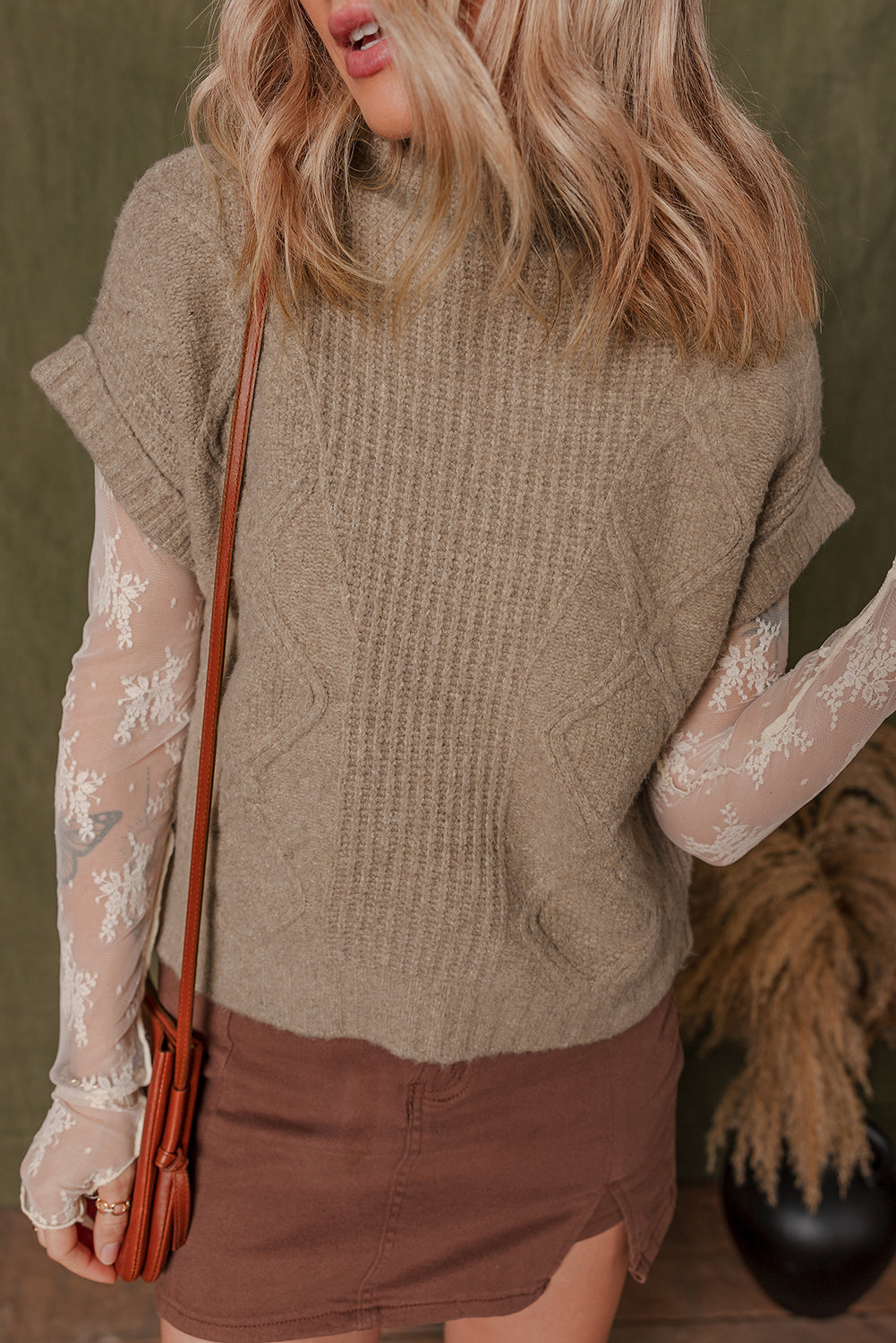 Pull à manches courtes et col montant en tricot texturé gris fumé