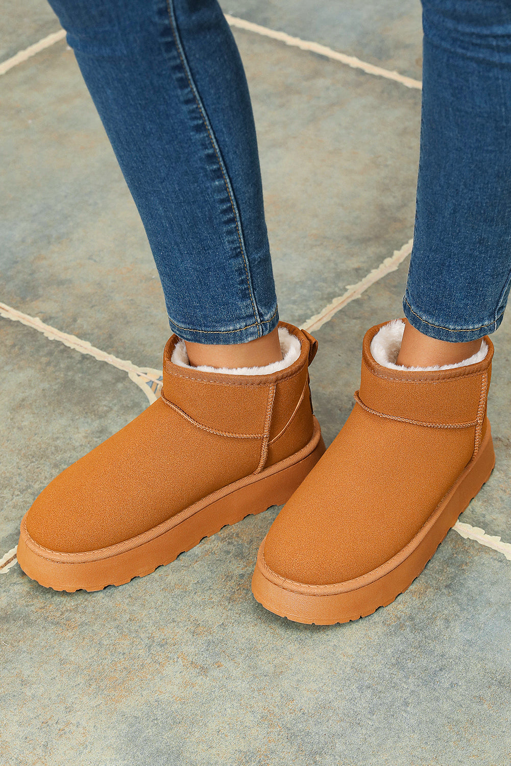 Botas de nieve negras de ante con forro de piel sintética