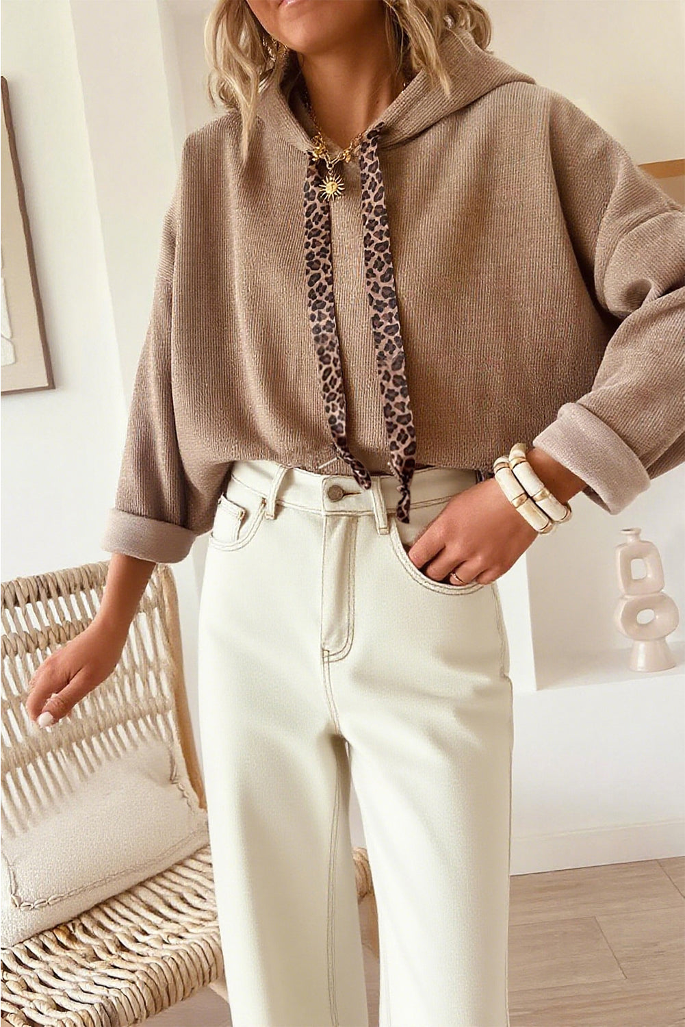 Sudadera holgada con cordón ajustable y textura de encaje térmico color rosa tostado