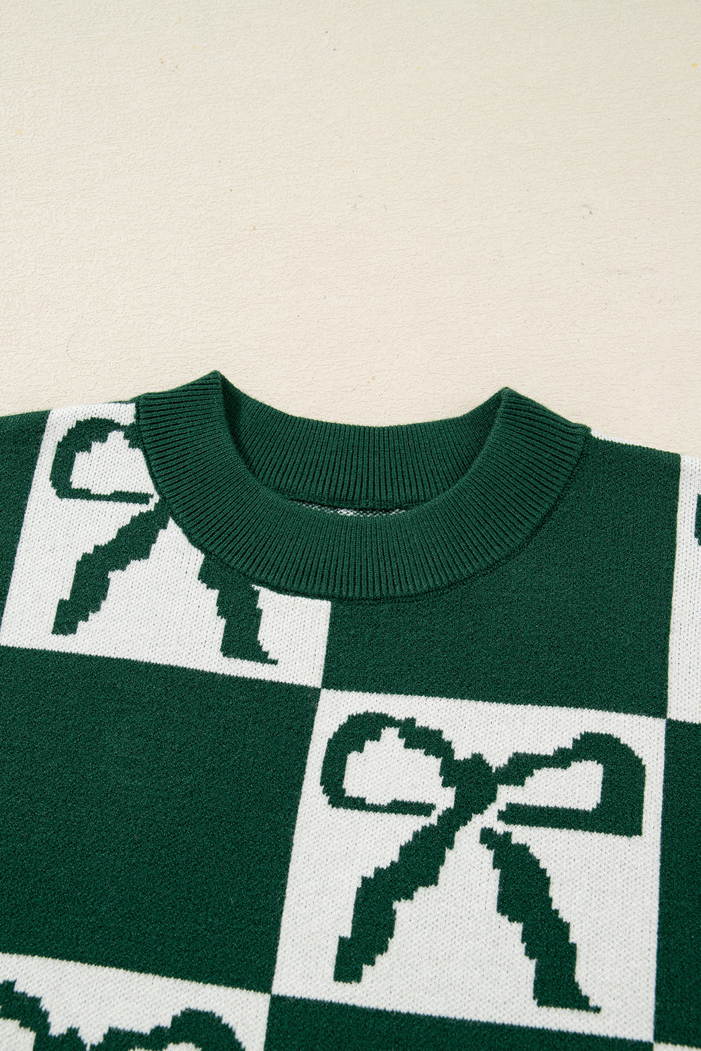 Pull en maille à carreaux vert foncé avec nœud papillon