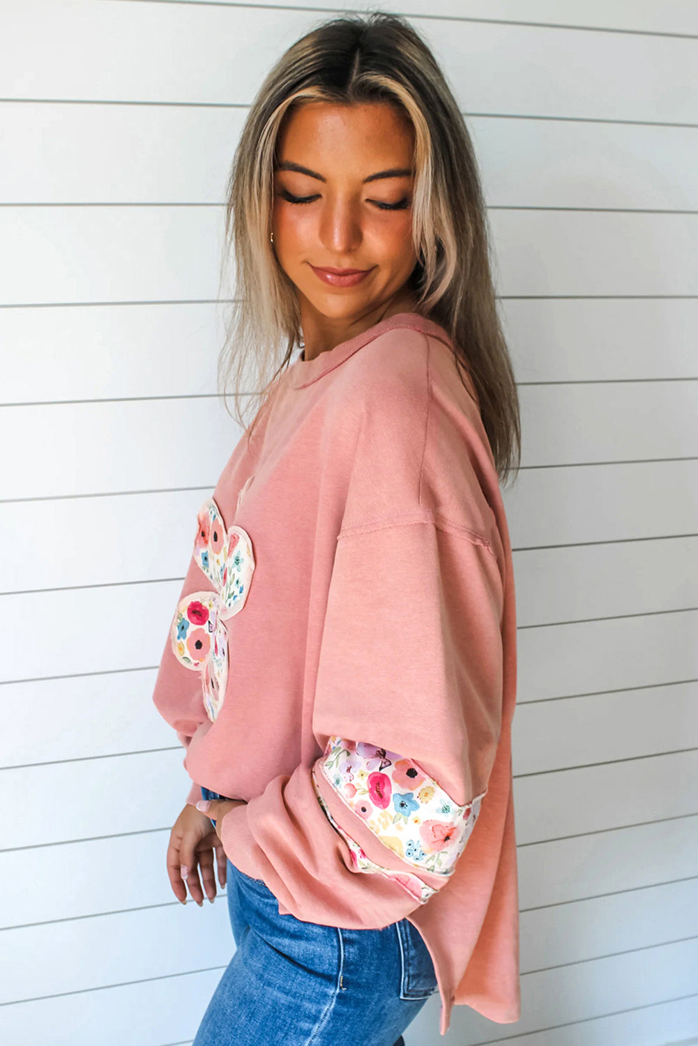 Sudadera con hombros caídos y apliques florales de Peach Blossom, talla grande