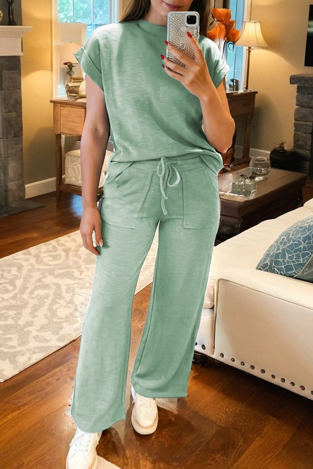 Ensemble t-shirt Canton à manches courtes et poignets retroussés, pantalon à cordon de serrage et poches plaquées à coutures apparentes