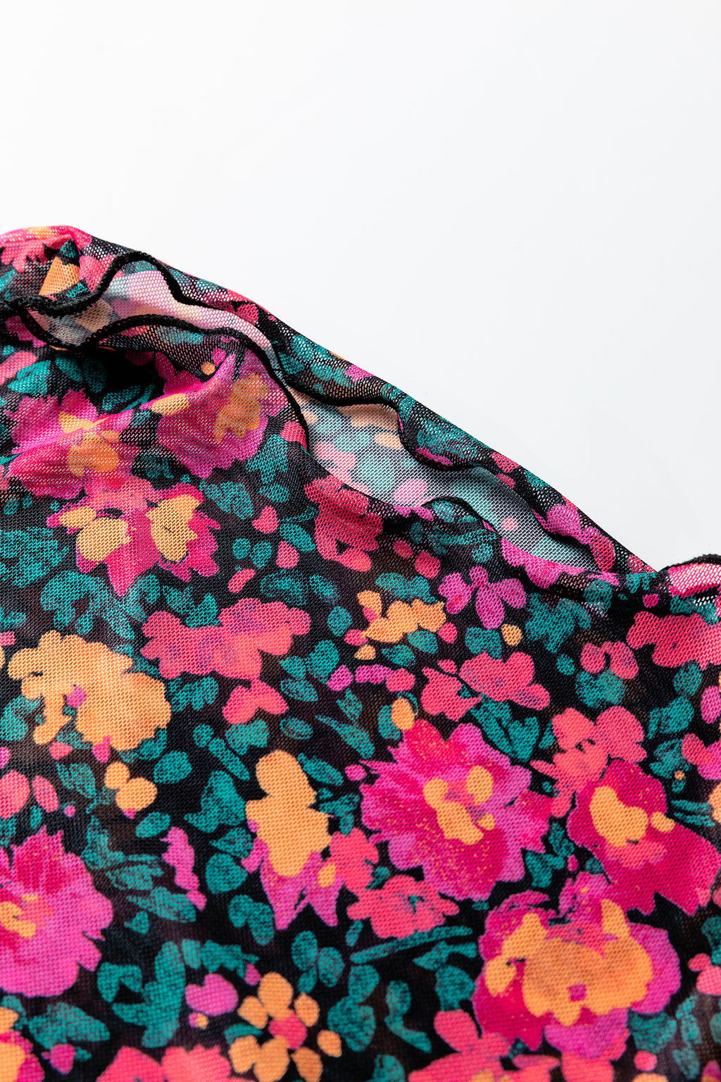 Haut à manches longues et col montant en maille florale rose, coupe ajustée