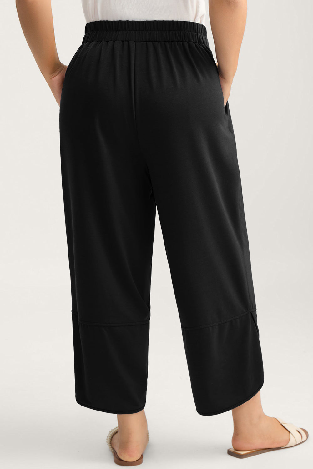 Pantalon capri noir grande taille à taille élastique et ourlet asymétrique, coupe ample