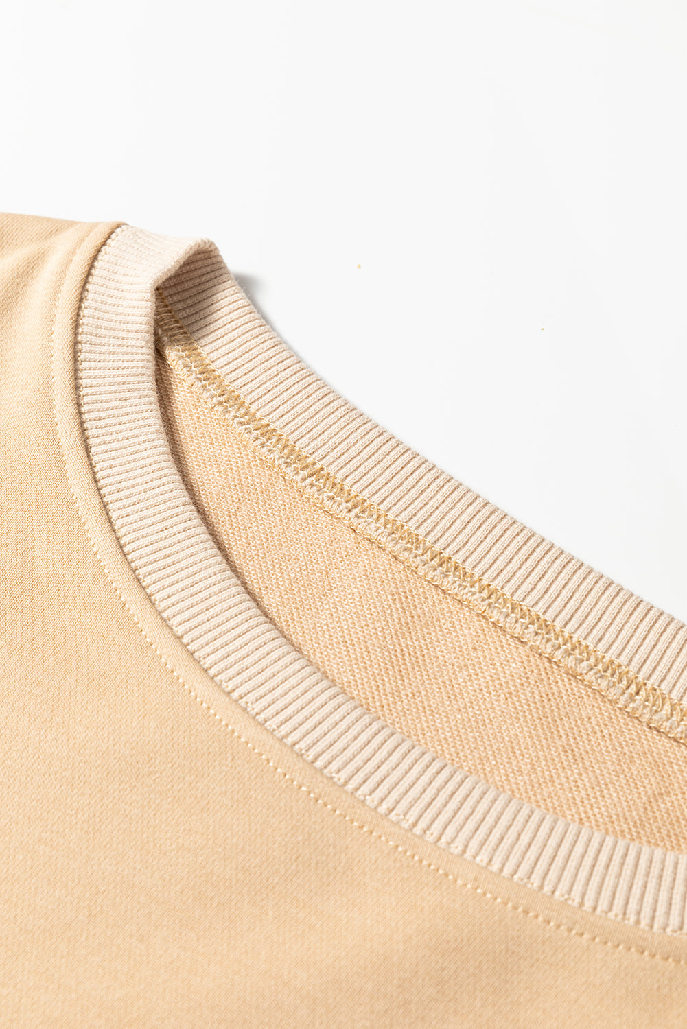 Top de patchwork floral mixto con costuras expuestas en color caqui, talla grande