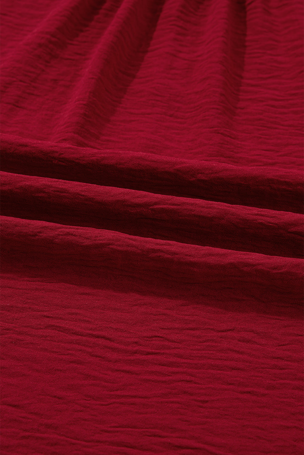 Chemisier bordeaux à col cranté et poignets froncés, manches longues