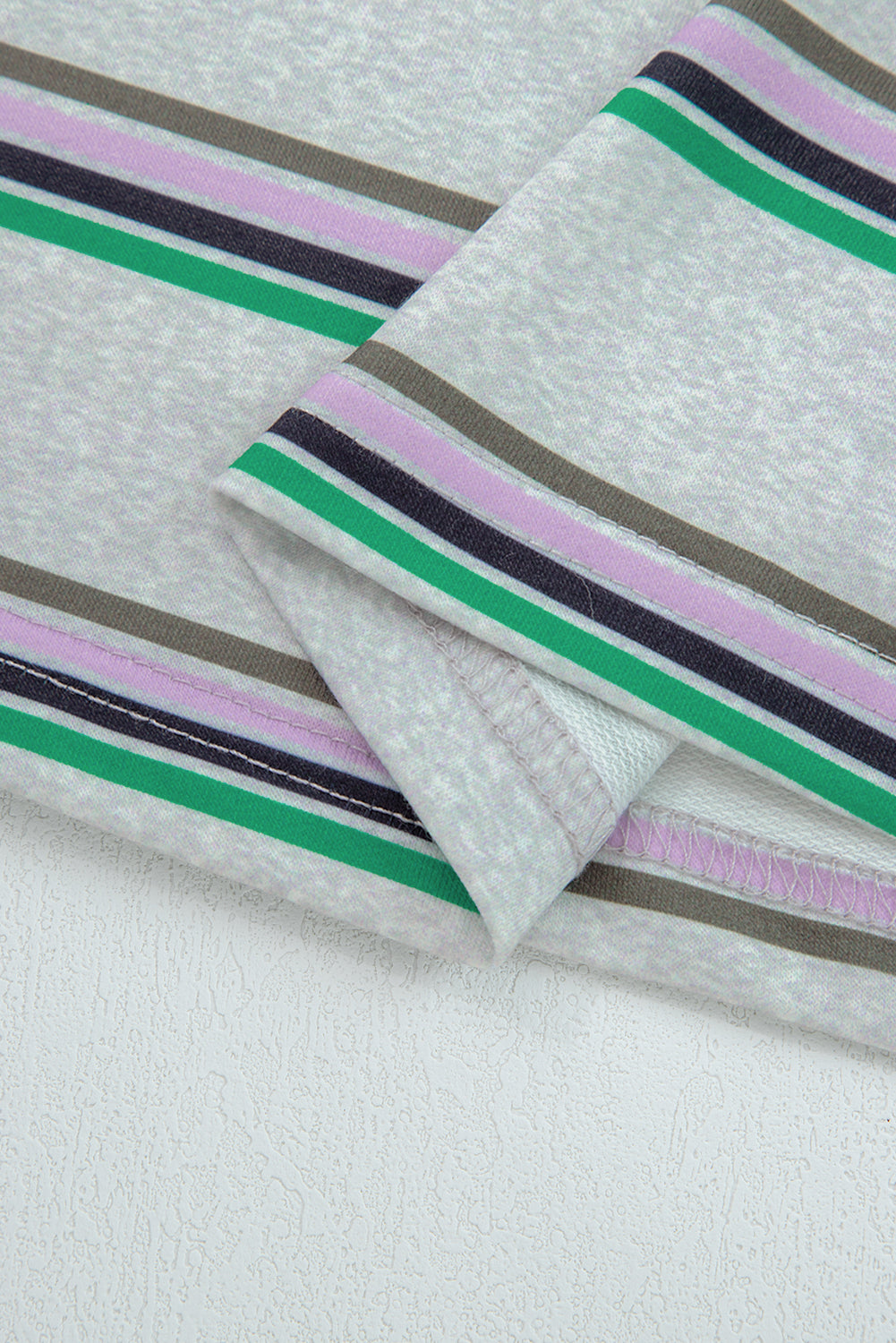 Top casual de manga larga con hombros caídos y rayas moradas