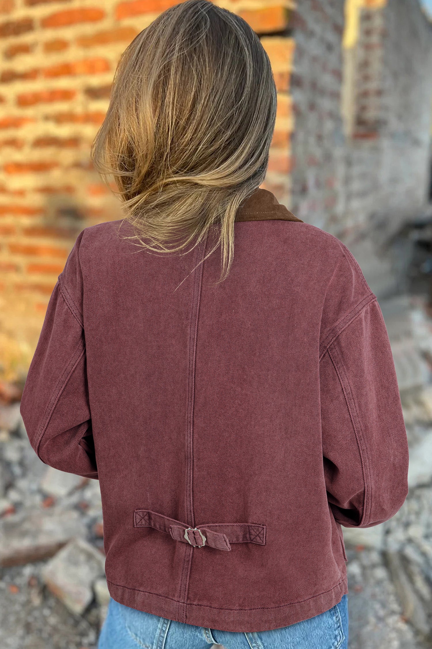 Veste en jean à col en velours côtelé couleur café et fermeture éclair sur le devant