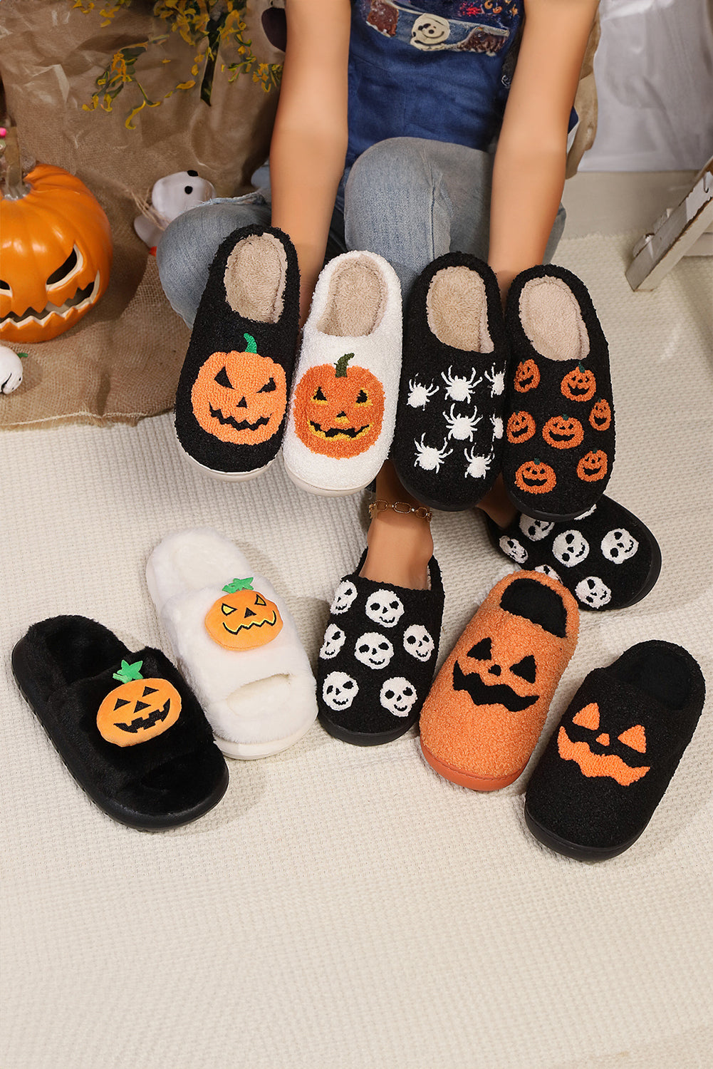 Pantuflas de felpa con estampado de calabaza de Halloween negras