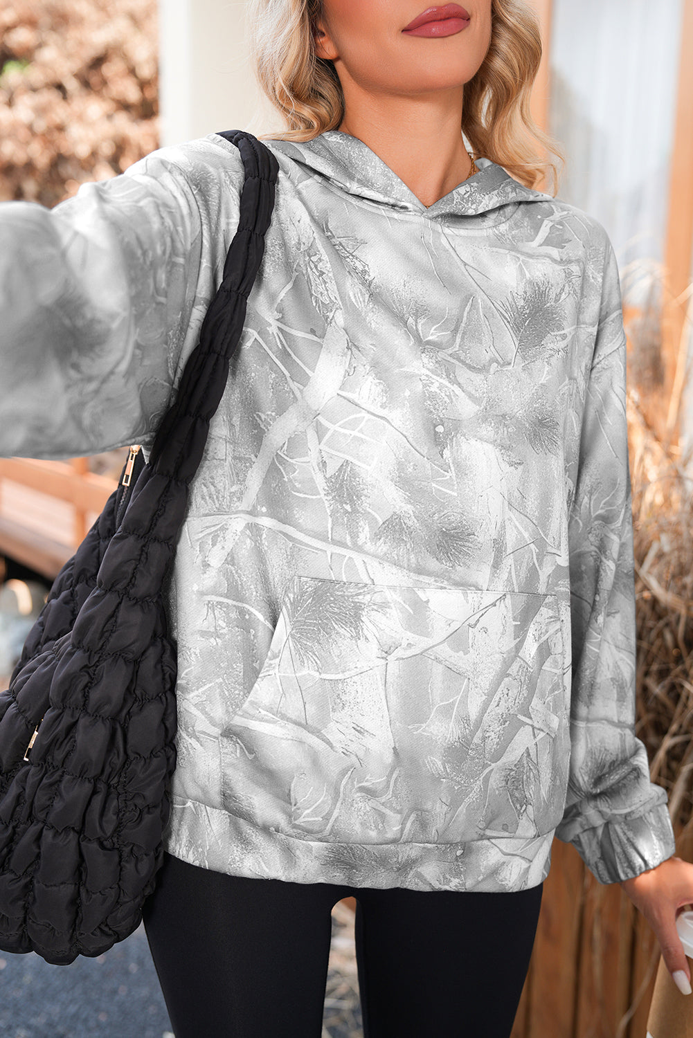 Sweat à capuche oversize à poche kangourou et imprimé feuilles d'érable camouflage gris