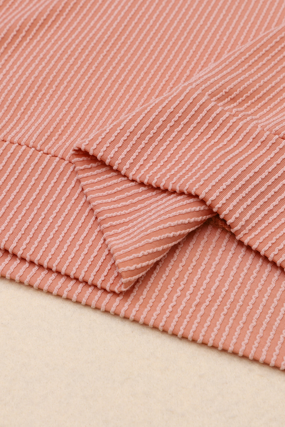 Top holgado de manga larga acanalado con bloques de color rojo