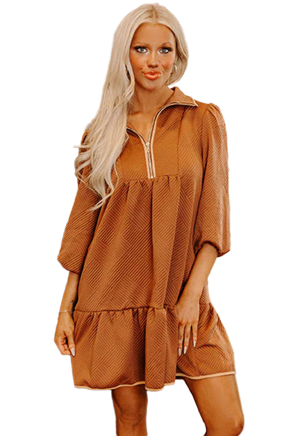 Minivestido texturizado con mangas abullonadas, cuello con cremallera y cuarto de cremallera en color dorado desierto