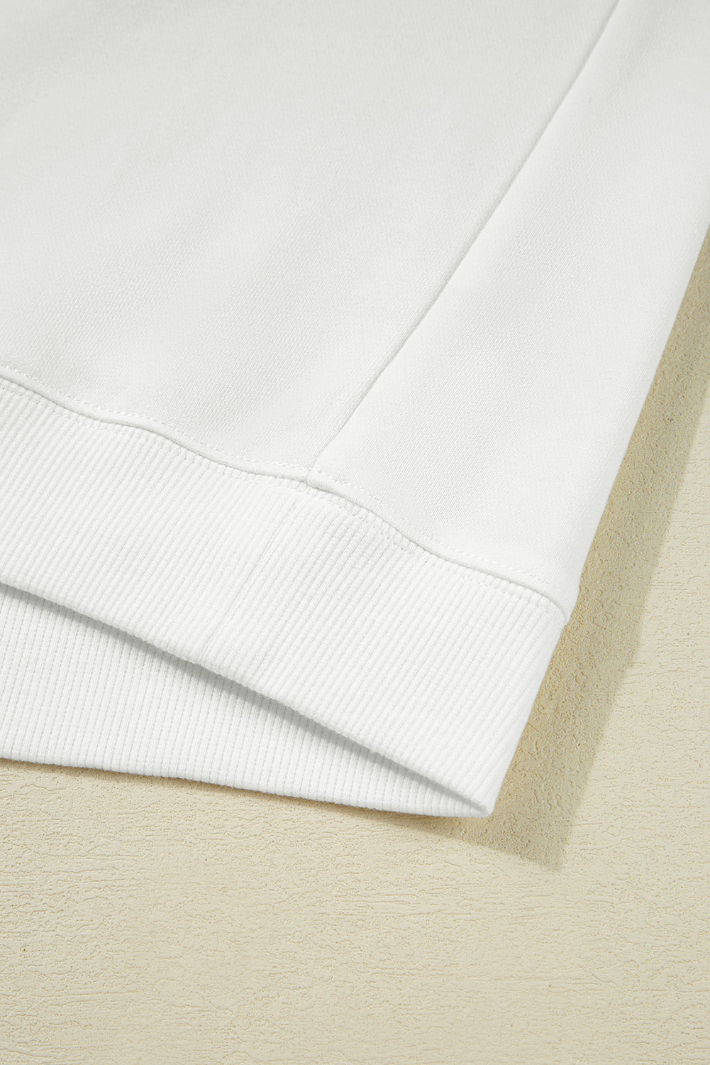 Blusa holgada con mangas globo y volantes de flores blancas de patchwork