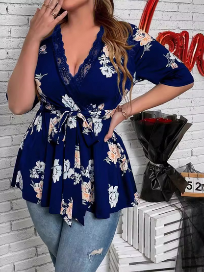 Chemise en dentelle à col en V imprimée pour femmes de grande taille 