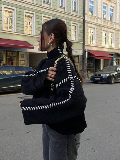 Nouveau pull à col rond et manches longues avec coutures contrastées 